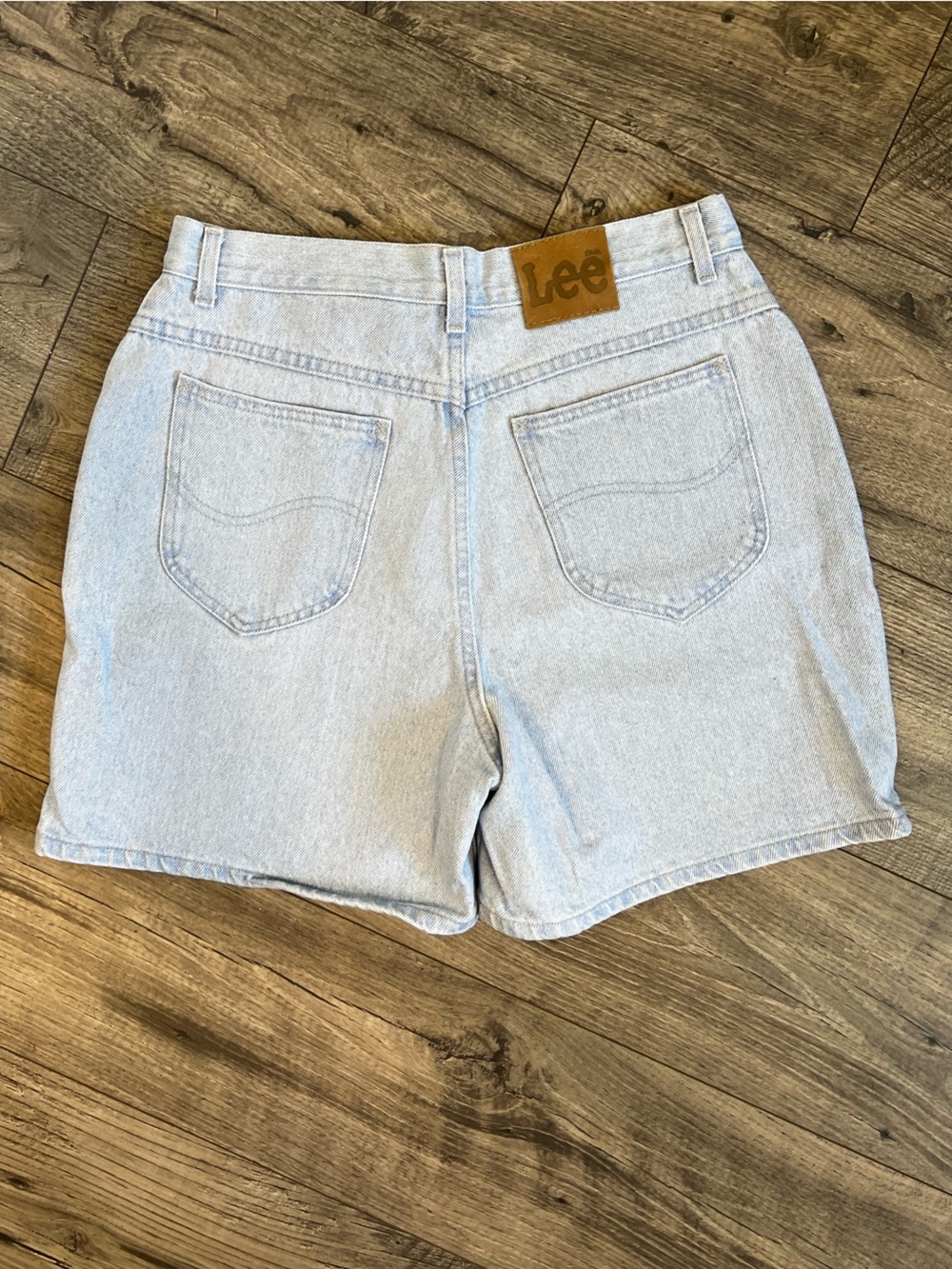Vintage Lee Light Wash High Waisted Long Denim Dad Shorts- Size 14